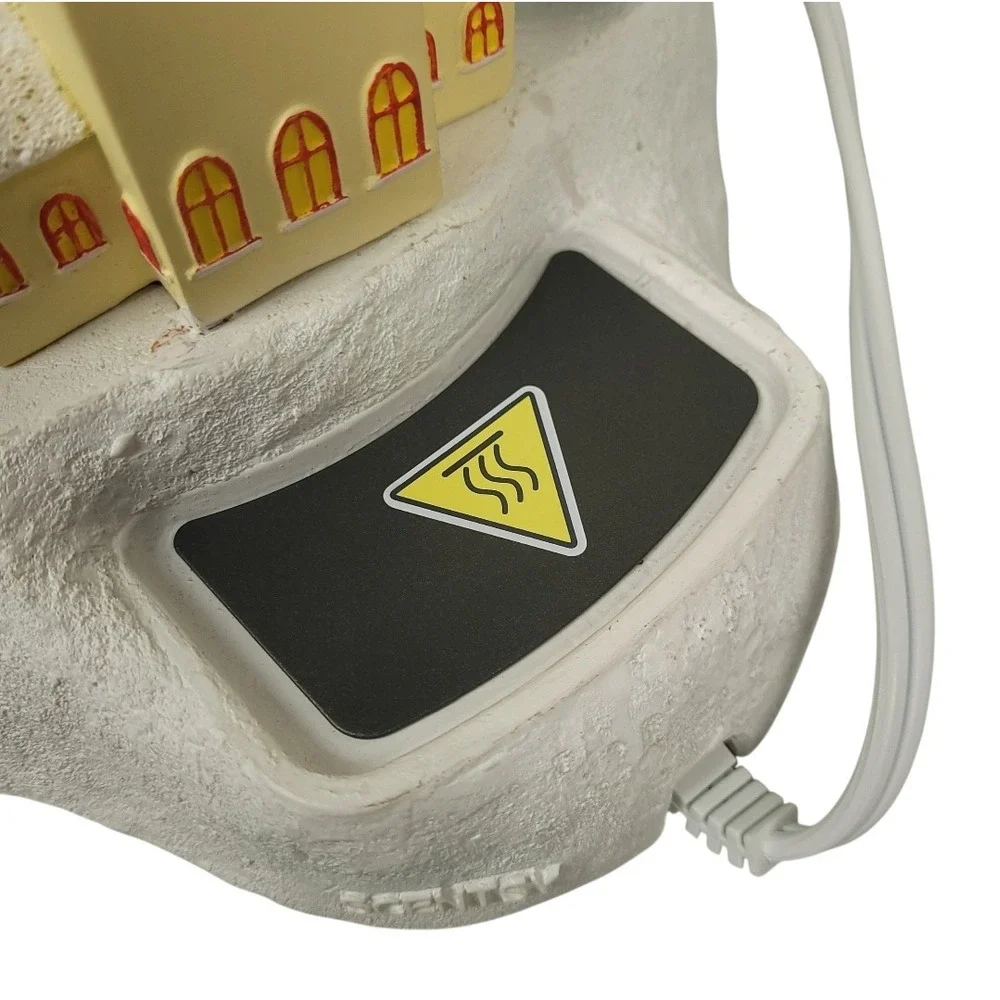 Scentsy Skate The Day Away 2021 Holiday Warmer w/ Moving Skaters Xmas Open Box